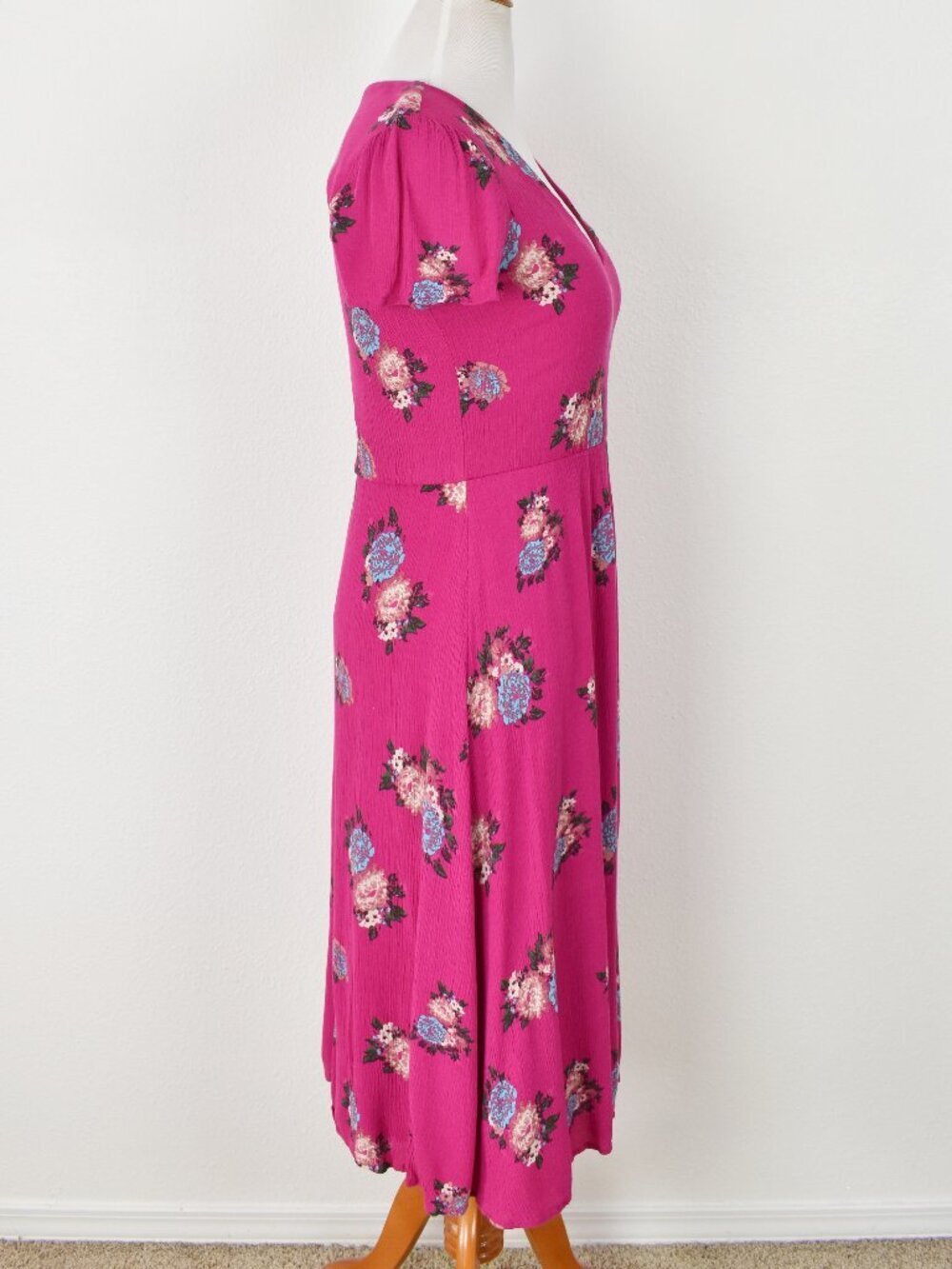 Wayf Floral Crinkle Midi Dress - L - Picture 8 of 10